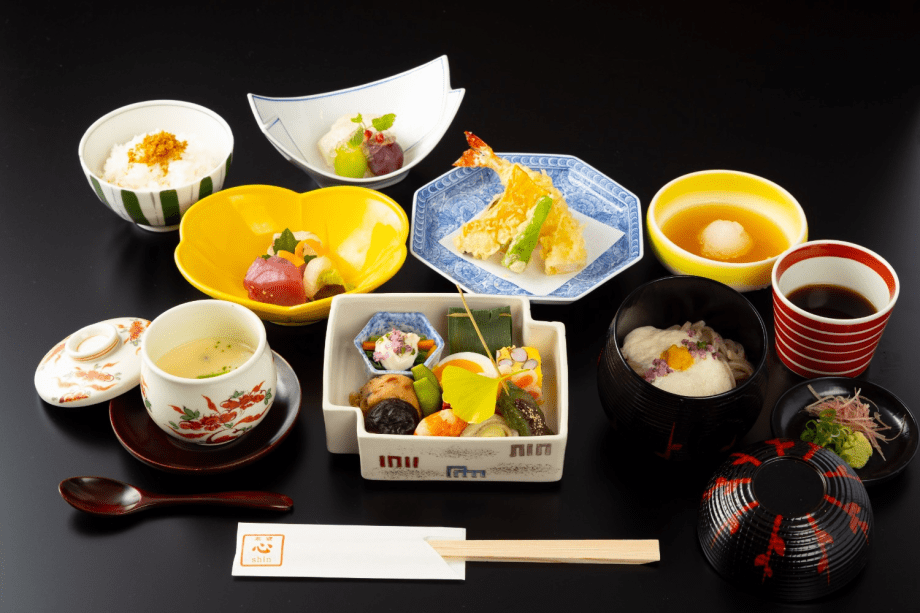 Lunch plan "Momiji ￥4,000” (Onsen fee is not included)