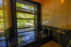 うたたねタイプ　庭側　かえで・きり　源泉100％温泉付き離れ　客室一例