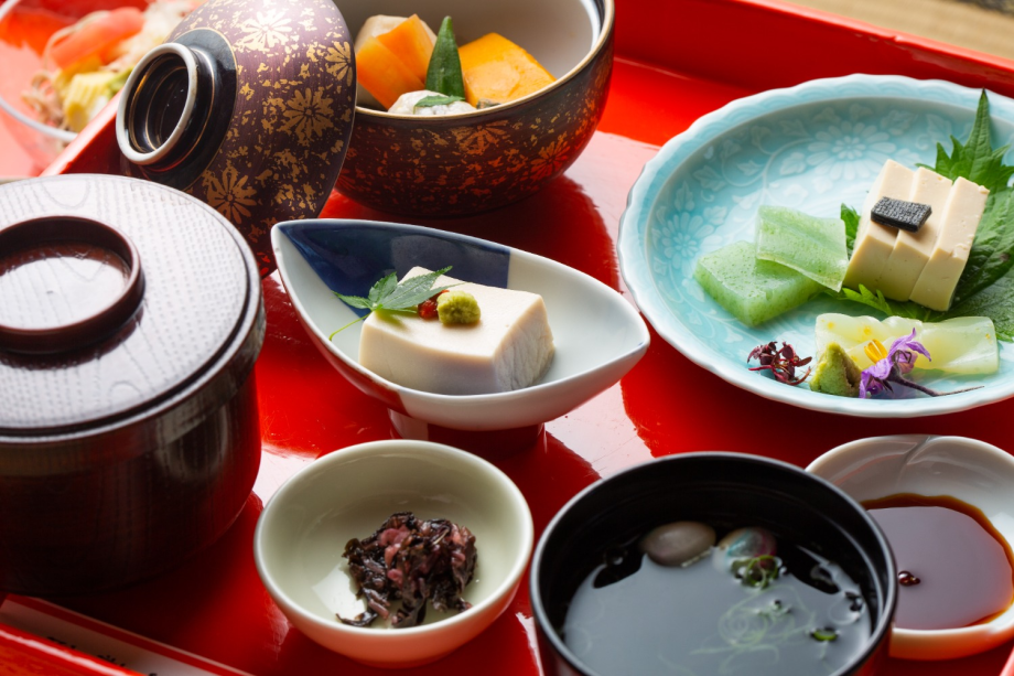 ■Shojin Ryori(vegetable only meal)■ Stay at a  temple at Mt. Shigi and experience the true essence of Japan, embraced by nature ☆ Includes  temple visit and 2 meals.