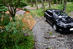 車1台と２ルームテント1張がちょうど収まるサイズです。