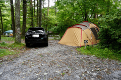 画像の2ルームテントのサイズは580cm×360cmです。