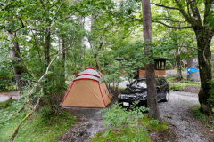 画像の2ルームテントのサイズは580cm×360cmです。