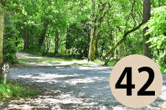 1～2名用サイト、サイズ35㎡、AC電源なし（次の写真を見る方法：画像をタップ→画像上の◀▶ボタンをタップ）