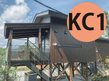 湖畔の眺めを堪能できる高床式コテージ（次の写真を見る方法：画像をタップ→画像上の◀▶ボタンをタップ）