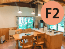 アイランドキッチンが付いているコテージ（次の写真を見る方法：画像をタップ→画像上の◀▶ボタンをタップ）