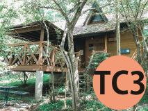 敷地の中で標高の高い所にあるため、静かな森林に囲まれリラックスした時間が過ごしたい人におすすめ（次の写真を見る方法：画像をタップ→画像上の◀▶ボタンをタップ）