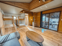 【3月3日よりリニューアル】ワンちゃんと一緒に安心してお過ごしいただけ、森林に囲まれた非日常をより一層お楽しみいただける施設になりました。