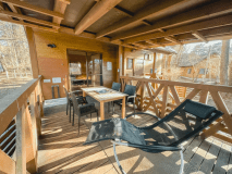 【3月3日リニューアル】森林の中でゆっくりお寛ぎいただけるロッキングチェア