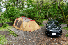 豊かな自然に囲まれ森林浴を楽しめるオートキャンプサイトです。（AC電源なし）