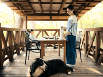 屋根付きテラスで森林浴をしながらのんびり過ごせます。