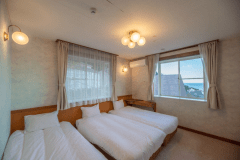 全室オーシャンビューでゆっくりできる、プライベートスペース。バス・トイレ備え付きです。