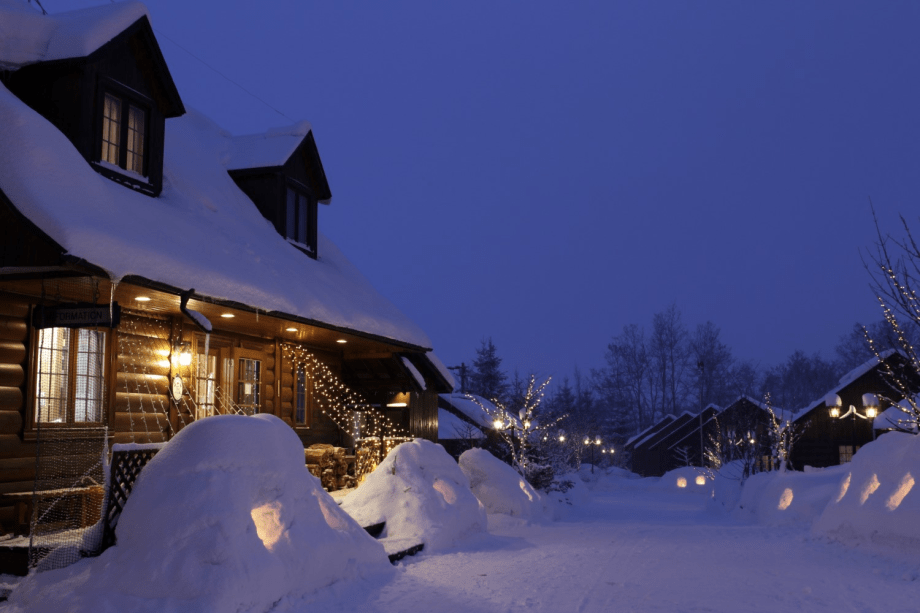 冬のコテージ夜