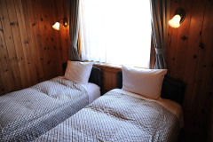 カナディアンコテージ（Aタイプ）春～秋BBQができるお庭付き／ツインルーム×2部屋