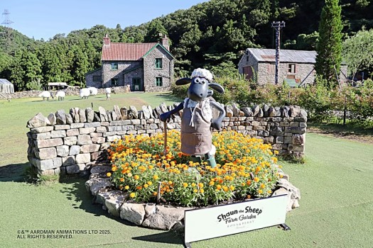 【ローザンベリー多和田入園券＆送迎付】グランピング後は英国式庭園体験型パーク