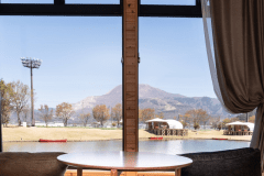 *【ウッドキャビン】大きな窓から望む伊吹山が絶景。