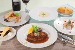 【 ホテル棟 】地元食材を使った夕食コース（2食付）■選べるメインプラン■