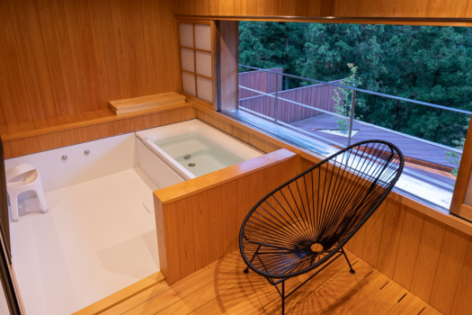 澄んだ空気を味わいながらのんびりと白銀の湯を堪能☆彡303のお風呂（温泉・白銀の湯）