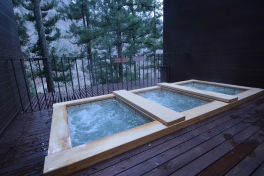 白銀の湯を使用した約30℃のリラックスバス（ジャグジーバス）　（大浴場）