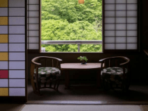 広縁でほっと一息 お部屋一例