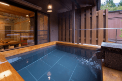 心おきなく温泉を楽しむ至福の時間　203の露天風呂（温泉・白銀の湯）