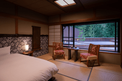 ゆったりとした広さの和室にツインベッドがあります　南館【露天風呂付客室】202号室