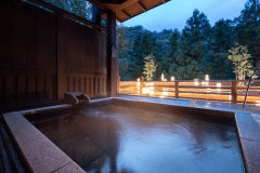 貸切露天風呂「和み（なごみ）」(白銀の湯)　45分／3,300円　　観賞用デッキが魅力的☆彡明るい時間は外の景色がキレイに見えます