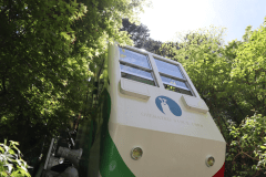 ケーブルカーで始まる旅☆駐車場から建物まで、紅葉の中をくぐり抜けるようにお送りいたします！