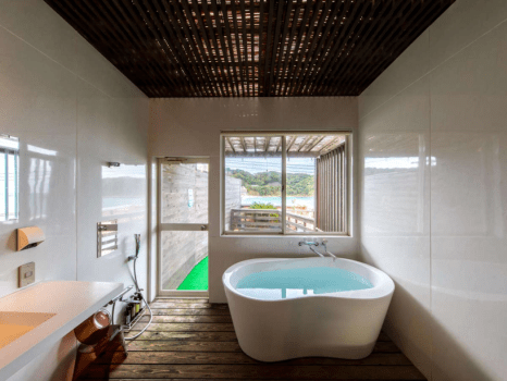 【302】天然温泉の半露天風呂