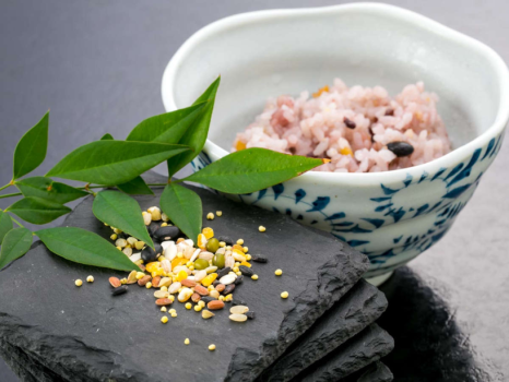 朝食のご飯は白米または十穀米からお選びできます