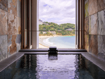 【402】伊豆石を用いた湯船。もちろん天然温泉です