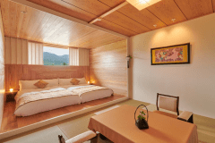 2020年7月に誕生した新しいお部屋。
神宮の森を見晴らす、「神宿る森」に抱かれた和洋室です。