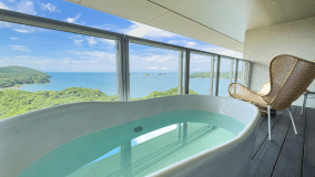 浴槽の色はお部屋により異なります