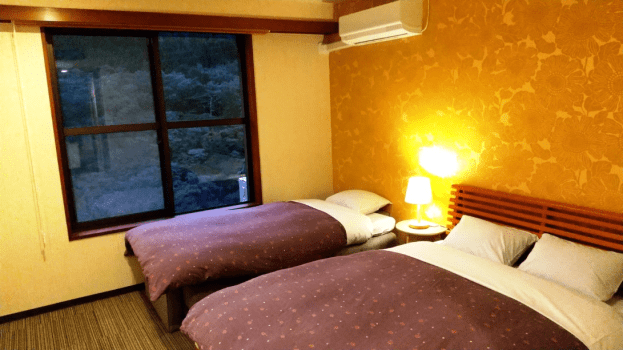 ダブルルーム［眺望なし・道路側］