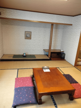 10畳和室  バス・トイレ付