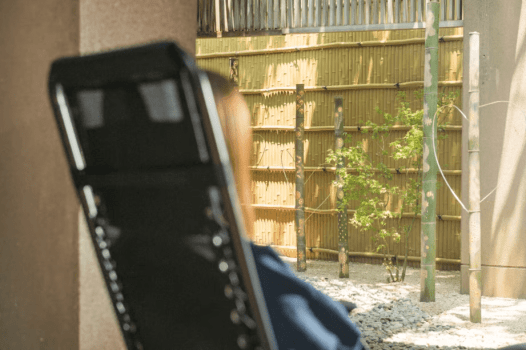 檜の湯　オリジナル竹灯籠（夜に優しく灯り、昼とは違った趣。ご縁の国しまねらしいハートの飾りも）