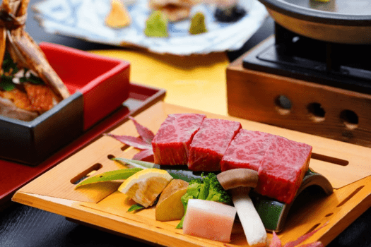 上質で甘みのある脂が特徴の「しまね和牛」。玉泉オリジナルのステーキソースと一緒にどうぞ 上質で甘みのある脂が特徴の「しまね和牛」。玉泉オリジナルのステーキソースと一緒にどうぞ