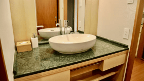 【２０２５年４月改装】玉造温泉にちなみ、めのうをイメージした洗面コーナー