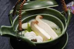夏の特上会席　松茸香る鱧と早松茸の土瓶蒸し
