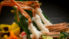 【活きカニ刺し】城崎の冬といえばやはり蟹！【活松葉がに】は、白く輝く『花咲く蟹刺し』で甘みと独特の舌触りと愉しんで♪