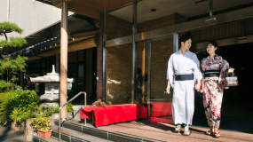 【いざ出発】城崎温泉は浴衣が正装♪ホテルに着いたらお好みのゆかたに着替えて、さっそく外湯めぐりへ！