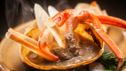【カニ味噌甲羅】 グツグツ煮えた蟹みそに身をくぐらせて･･･。濃厚であまい旨味が絡んだ、人気の絶品♪