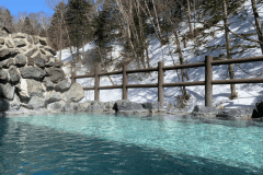 露天風呂からの雪と青空のコントラストが最高！