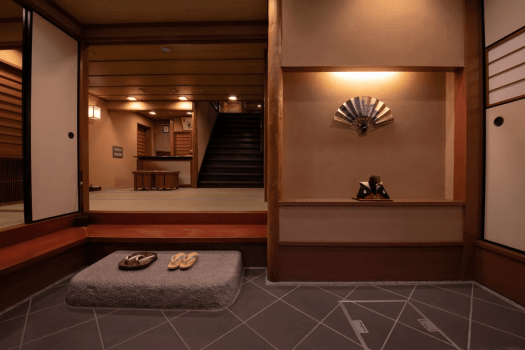 非日常の始まりの場所　玄関