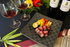 【あしきた牛ステーキ】熊本が誇る銘牛“あしきた牛”を絶妙な焼き加減で仕上げた至福のひとさら。