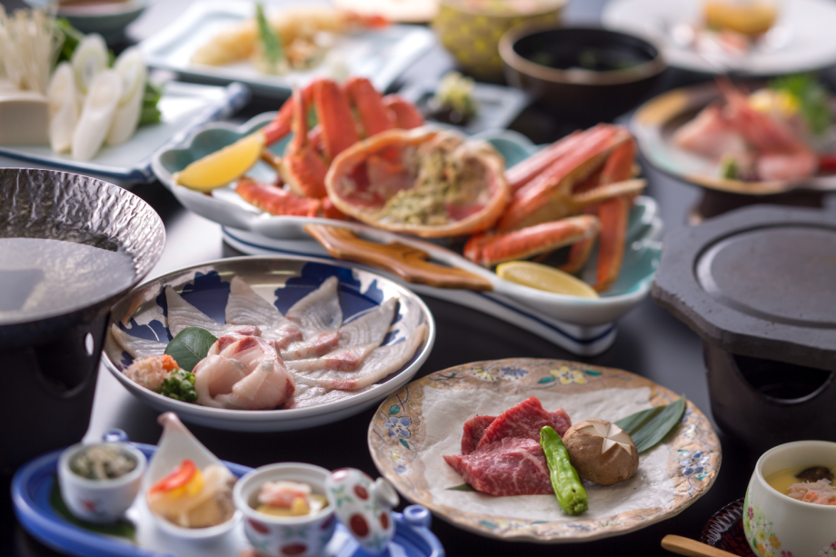 【カニ×ぶり】冬の味覚の王様「松葉ガニ」＆「ぶりしゃぶ」＆「和牛の石焼きステーキ」を贅沢に味わう！