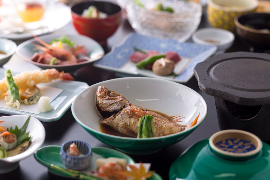 【和食膳】和牛の石焼きや、季節の地魚の煮つけなど、量控えめで楽しみたいお客さまにオススメです！