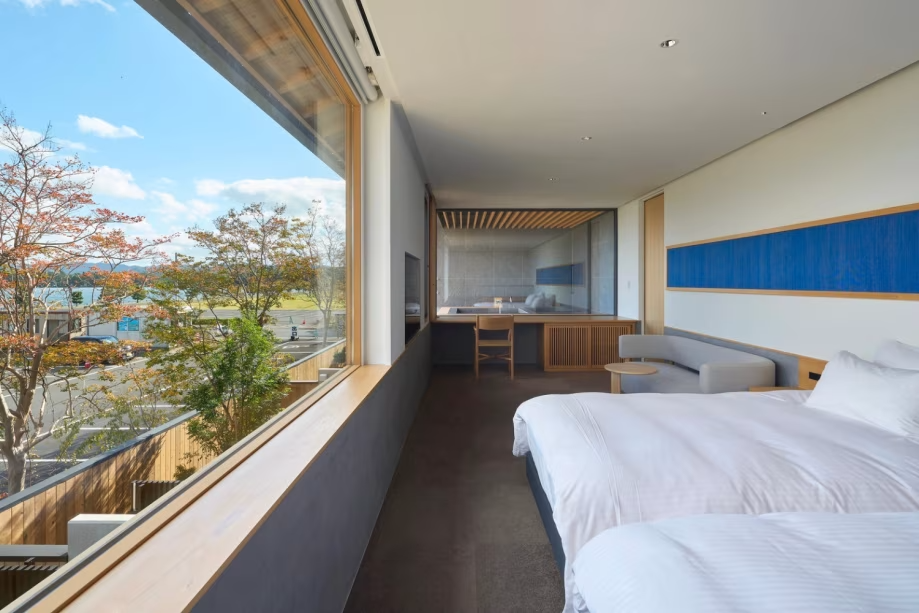 [Sosui so-sui] The second floor is equipped with a bed, living room, and open-air bath, where you can relax while enjoying the picturesque scenery.