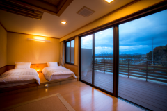 日式和西式客房设有俯瞰天桥立（Amanohashidate）和大海的露台【和洋式海景客房附陽台（可欣賞天橋立海景）】