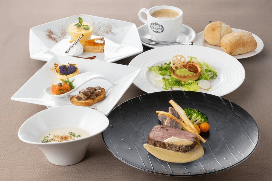 【ご夕食一例】スタンダードコース。旬の素材を使った本格フレンチコースをお楽しみくださいませ。