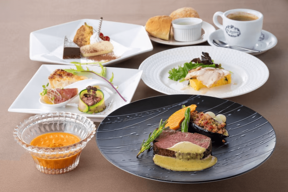 【ご夕食一例】スタンダードコース。旬の素材を使った本格フレンチコースをお楽しみくださいませ。